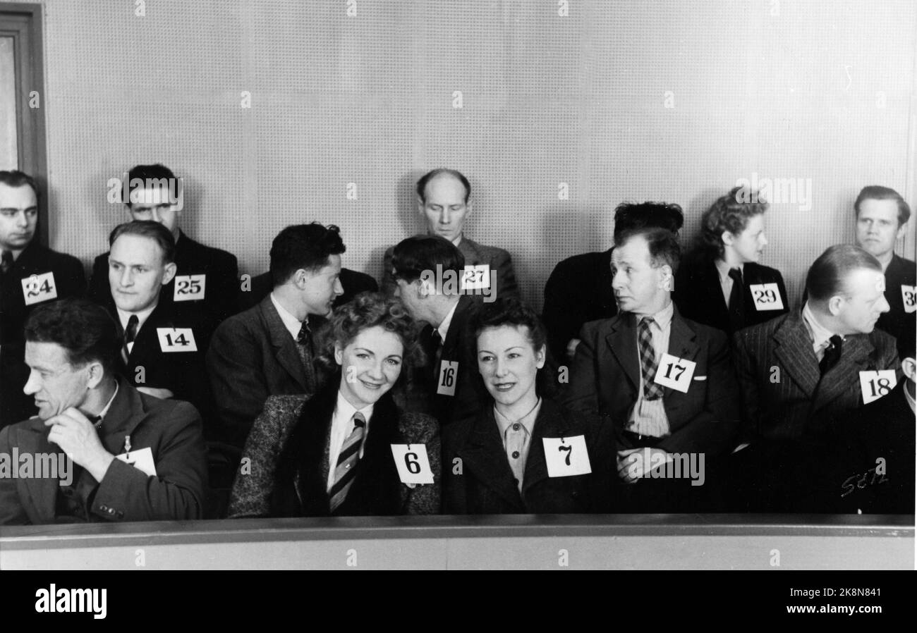 Trondheim 19460430. L'insediamento del tribunale dopo la guerra. La causa Rinnan dinanzi alla Corte d'appello di Trondheim Tinghus. Il criminale di guerra e torturatore Rinnan sono stati incriminati con 29 dei suoi assistenti. Un sorridente Kitty Grande nel mezzo. Foto: Corrente / NTB Foto Stock