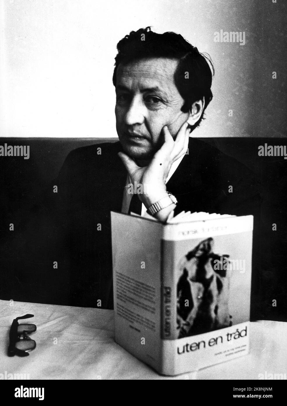 1966; autore Jens Bjørneboe (1920-1976). Le onde erano alte quando '' senza filo '' uscì alla Scala Forlag nel 1966. Nella decisione della Corte, '' senza filo '' è stato definito indiscutibile e Bjørneboe è stato condannato. Foto; corrente / NTB / Ivar Aaserud Foto Stock