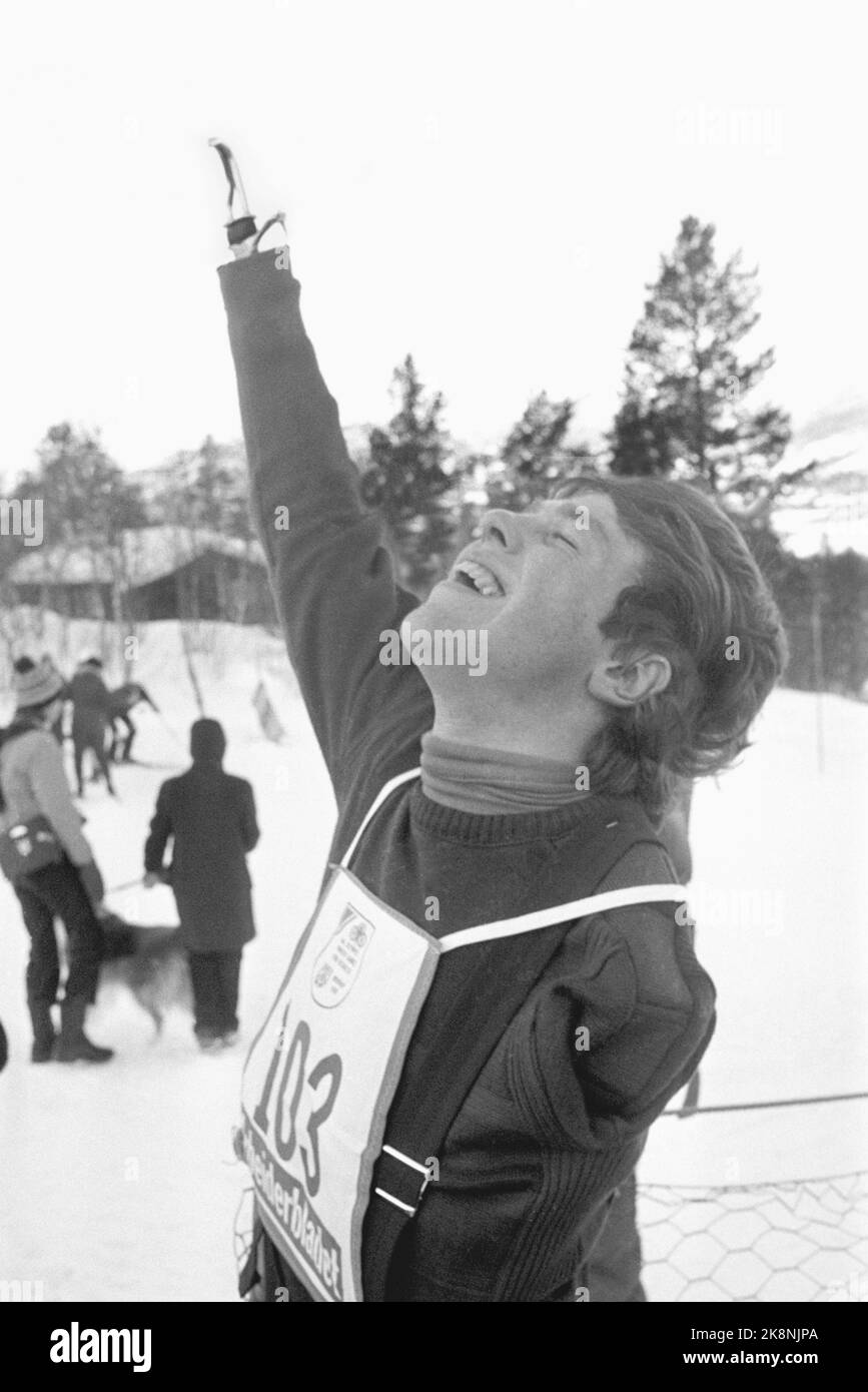 Geilo 19800203: Un allegro Cato Zahl-Pedersen di Nesodden ha vinto la medaglia d'oro nella sua classe durante le Olimpiadi di handicap a Geilo. Foto: Erik Thorberg NTB / NTB Foto Stock