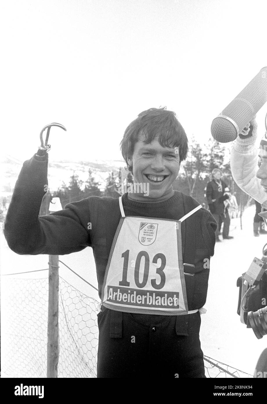 Geilo 19800203: Un felice Cato Zahl-Pedersen di Nesodden ha vinto la medaglia d'oro nella sua classe durante le Olimpiadi di handicap a Geilo. Foto: Erik Thorberg NTB / NTB Foto Stock