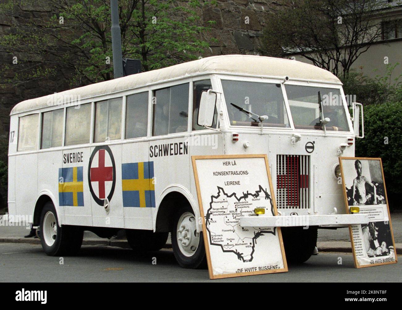 Oslo 20060607: Immagine di archivio di uno dei bus bianchi 61 anni fa ha guidato in Germania per raccogliere migliaia di prigionieri di guerra scandinavi. Mercoledì è stato aperto a Oslo il centro avventura "White Bus". Foto: Terje Bendiksby / NTB. Foto Stock
