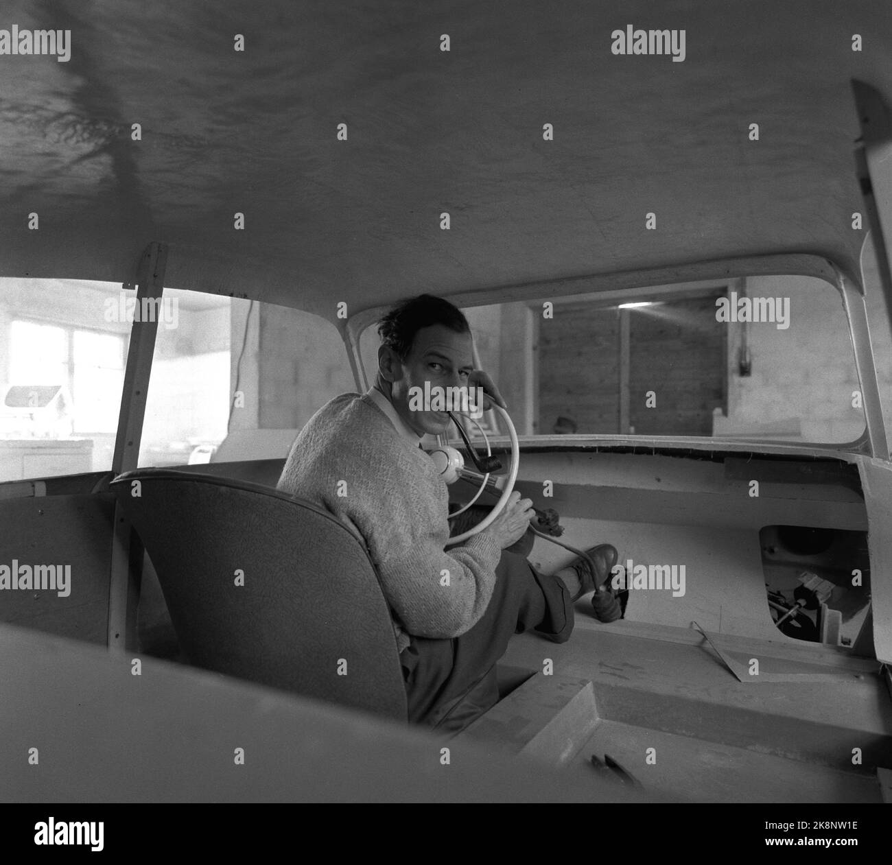 LUNDE in Telemark, 1956. Produzione del troll norvegese. Qui l'autore per Kohl-Larsen. Foto: Sverre A. Børretzen/ NTB/ NTB Foto Stock