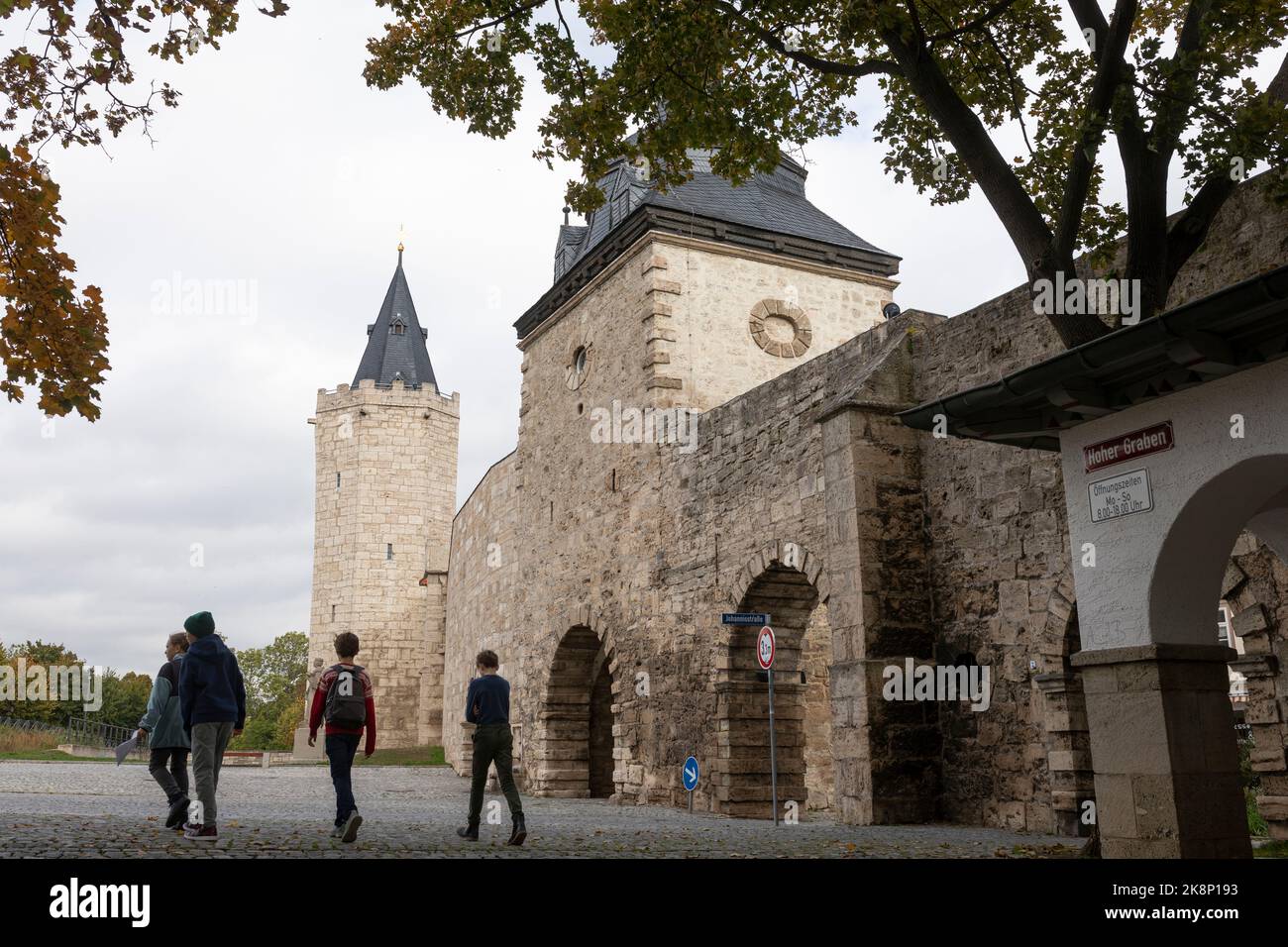 Mura storiche della città e porta di Muhlhausen, Germania Foto Stock