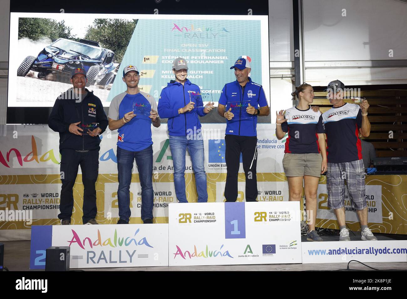 Siviglia, Spagna - 23 ottobre 2022, 700 PETERHANSEL Stephane (fra), BOULANGER Edouard (fra), X-RAID Yamaha Racing Rally Supported Team, Yamaha YXZ1000R Rallye Edition, 701 GUTHRIE Micth (usa), FLOENE Ola (NOR), Red Bull Junior Team - MCE-5 X3, MCE-5 T3M, 702 HENPascal (fra), CAN-ON Rally, CAN-ON-ON Durante la cerimonia ufficiale di premiazione del Rally Andalusia 2022, 4th° round del Campionato Mondiale FIA Rally-RAID 2022, il 23 ottobre 2022 a Siviglia, Spagna - Foto: FR..d..ric le Floc'h/DPPI/LiveMedia Foto Stock
