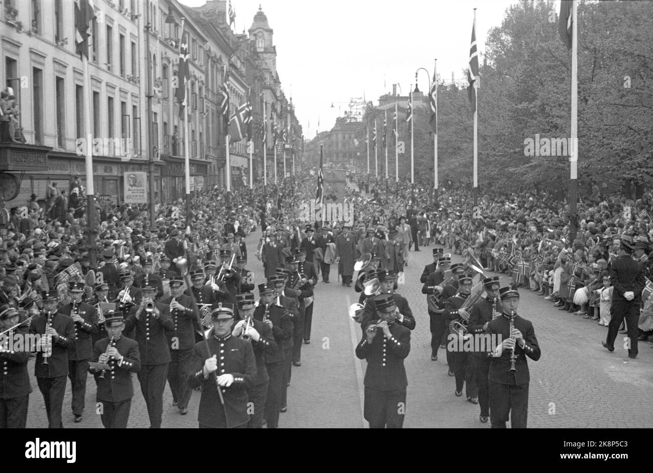 Oslo 19460517. Maggio 17 a Karl Johan, seconda divisione Music Corps (Defense staff Music Corps) Foto: NTB Foto Stock
