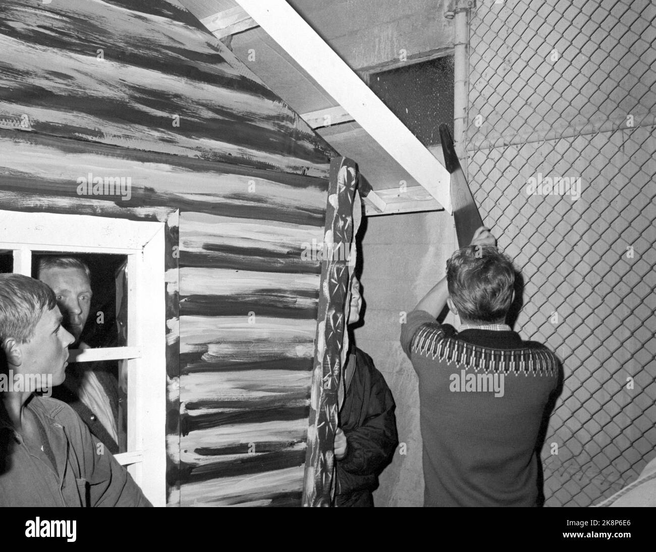 Oslo 19650626 «notte del Signore a Ullevål» durante alcune ore notturne dopo la vittoria sulla Jugoslavia, lo stadio Ullevaal, testimone del Signore, si trasformò nell'arena per un grande convegno religioso. A Greessmata un piccolo ramo di seggio, un gesto al turismo e agli ospiti stranieri. Foto: Aage Storløkken / corrente / NTB Foto Stock