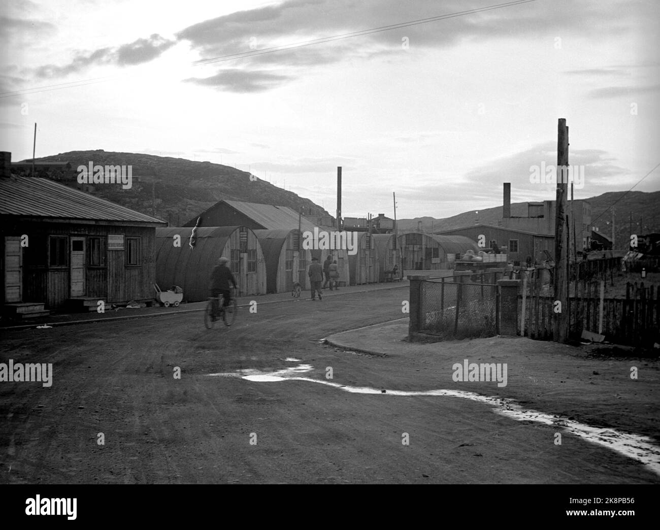 La Chiesa del 1946 settembre il restauro nel nord della Norvegia dopo la seconda guerra mondiale Edifici provvisori a Kirkenes. Caserme. Foto: NTB Foto Stock