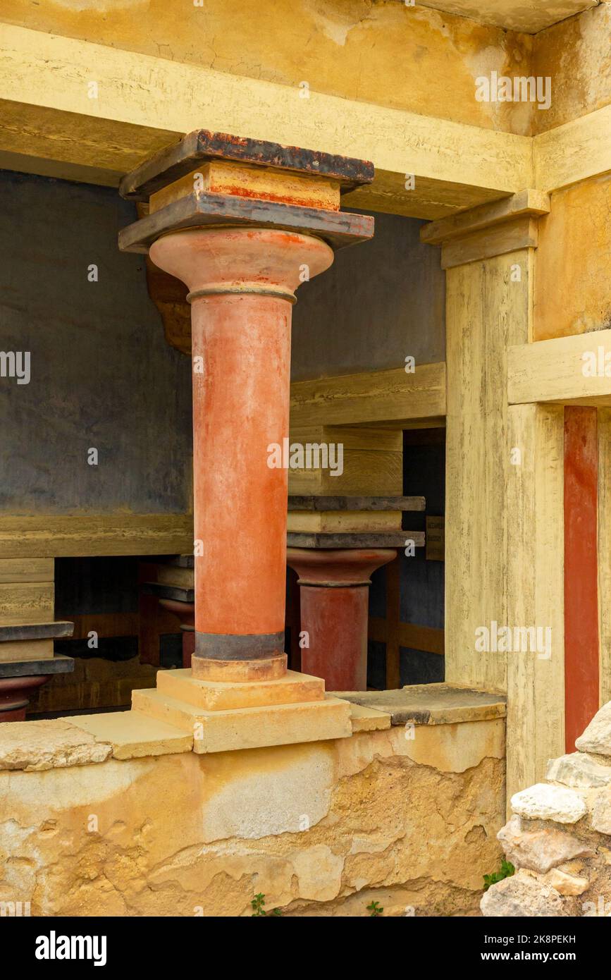 Restaurata sezione del Tempio di Cnosso un sito archeologico in età di bronzo vicino Heraklion in Creta Grecia, che era il centro della cultura minoica. Foto Stock