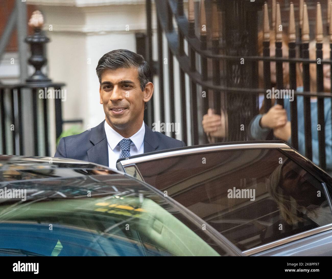 Londra, Regno Unito. 24th Ott 2022. Rishi Sunak, nuovo leader del partito conservatore, lascia il quartier generale del partito conservatore London UK Credit: Ian Davidson/Alamy Live News Foto Stock