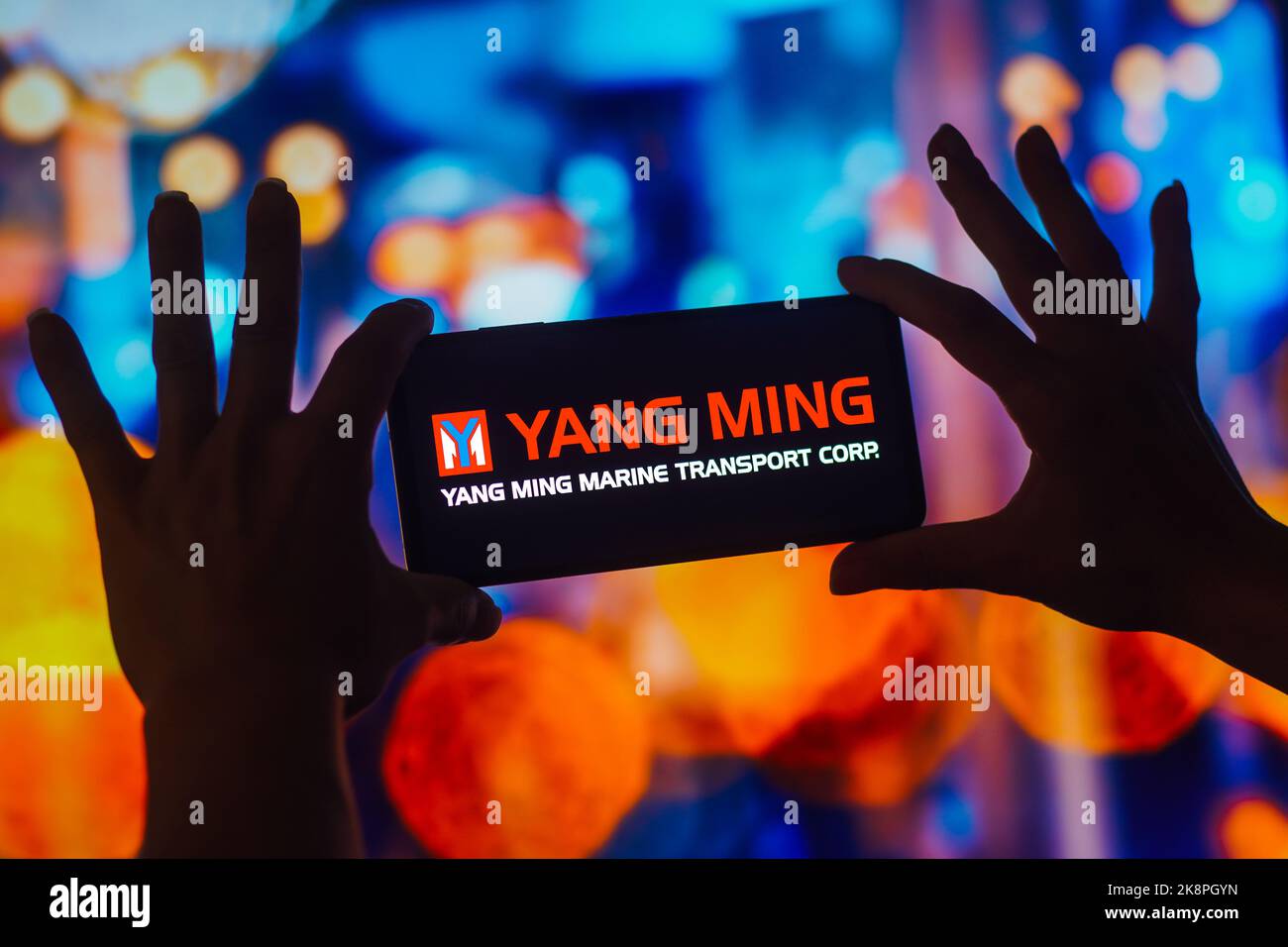 Brasile. 24th Ott 2022. In questa immagine, il logo Yang Ming Marine Transport Corporation viene visualizzato sullo schermo dello smartphone. Credit: SOPA Images Limited/Alamy Live News Foto Stock