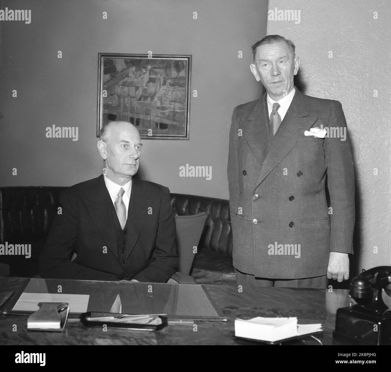 Oslo 19550122. Cambiamento del governo 1955. Il governo del primo ministro Oscar Torp si dimette e Einar Gerhardsen assume la carica di primo ministro. Torp diventa nuovo presidente parlamentare dopo Einar Gerhardsen. Foto: Jan Stage NTB / NTB Foto Stock