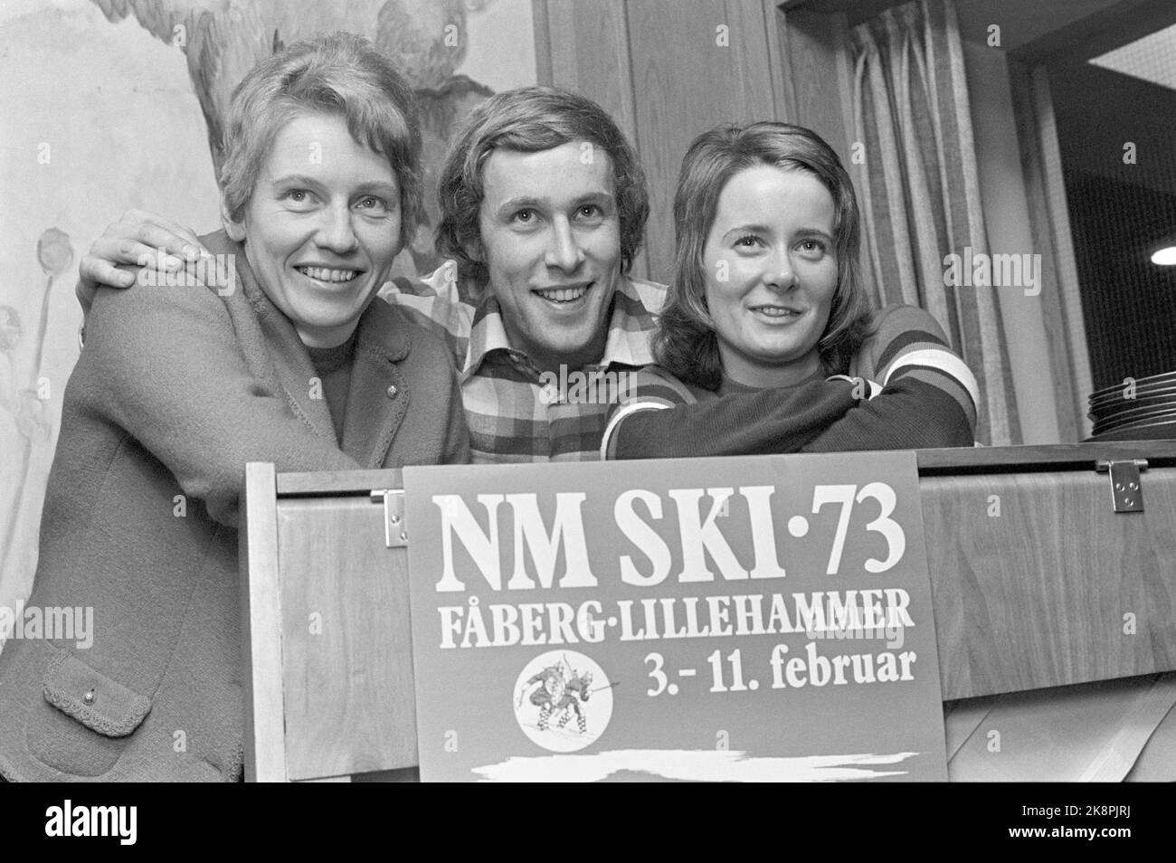 Fåberg, Lillehammer 19730204: Tre simpatici rappresentanti dopo la prima giornata del campionato norvegese di quest'anno a Ski at Fåberg. Da sinistra Berit Mørdre Lammedal, vincitore di 5 km, Ivar forma vincitore di 30 km e Marit Myrmæl che è diventato il numero 2 a 5 km. Foto: Jan Dahl NTB / NTB Foto Stock