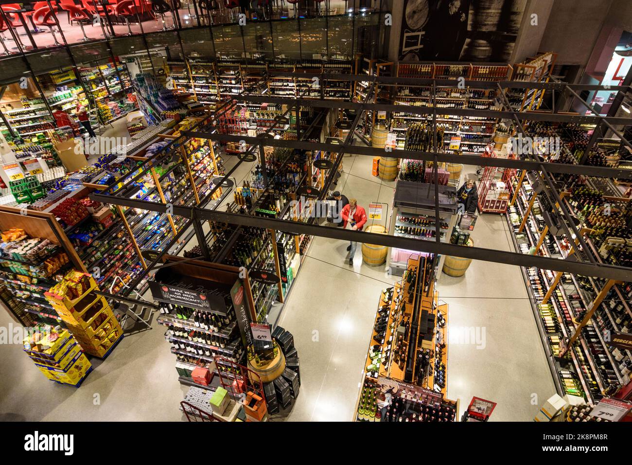 Wien, Vienna: Supermercato Interspar ipermarket, negozio di alimentari, nel centro commerciale Q19 in 19. Döbling, Wien, Austria Foto Stock