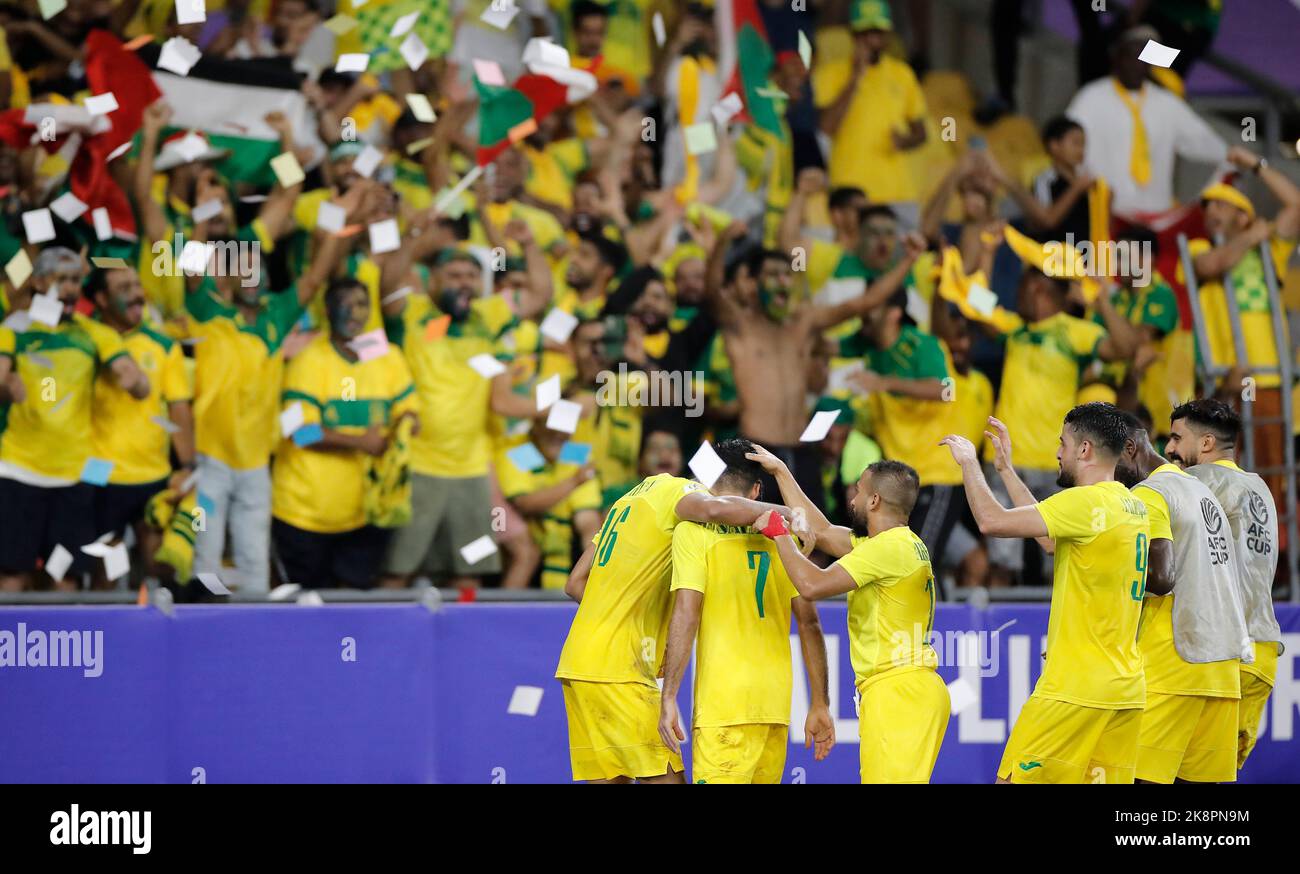 Kuala Lumpur, Malesia. 22nd Ott 2022. I giocatori al Seeb Club festeggiano dopo aver segnato un gol durante la finale della Coppa AFC 2022 tra il Kuala Lumpur City FC e l'al Seeb Club al National Stadium Bukit Jalil. Punteggio finale; al Seed Club 3:0 Kuala Lumpur City FC. (Foto di Wong Fok Loy/SOPA Images/Sipa USA) Credit: Sipa USA/Alamy Live News Foto Stock