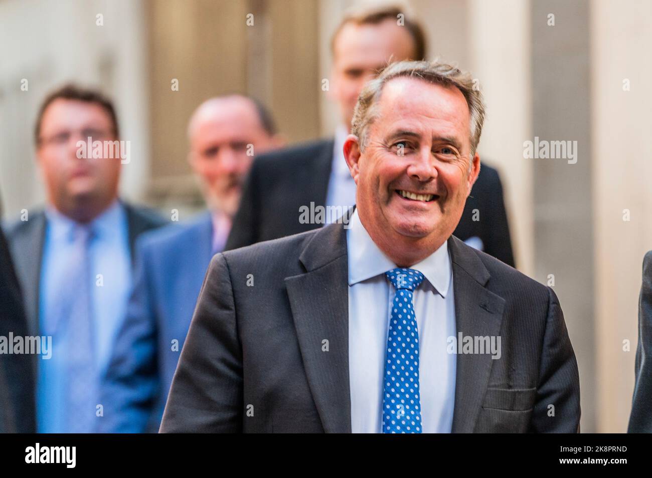 Londra, Regno Unito. 24th Ott 2022. Un felice Liam Fox guerrieri al quartier generale del Partito conservatore - Rishi Sunak vince l'elezione per diventare il prossimo leader Tory. Credit: Guy Bell/Alamy Live News Foto Stock