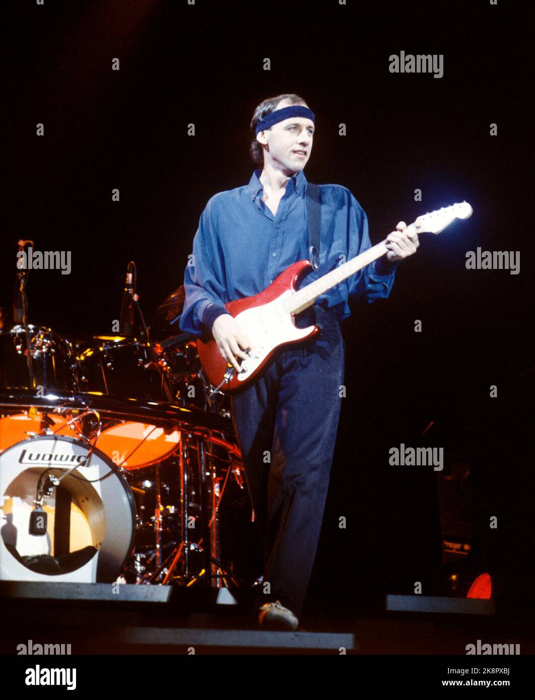 Drammen 19851023. Ore Straits sul palco durante il concerto a Drammenshallen. Figura frontale e cantante Mark Knopfler. Foto Inge Gjellesvik / NTB / NTB Foto Stock