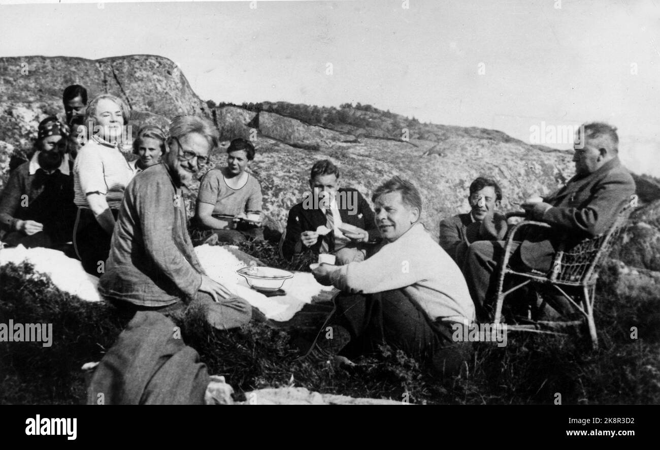 KRISTIANSAND 1936: Leon Trotsky / Lev Trotsky ha soggiornato a Kristiansand S. in Norvegia nell'estate del 1936. Da: Sig.ra Knudsen, sig.ra Trotsky, Trotsky con occhiali, ed. Knudsen e Red. Scheflo (in sedia) Foto d'archivio: NTB / NTB Foto Stock