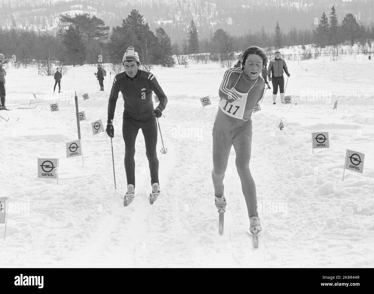 Beitostølen 19810404: Cato Zahl-Pedersen sfreccia in gol nella corsa dei Cavalieri per la disabilità a Beitostølen. Ha vinto la classe per il movimento in discesa sotto i 25 anni. Foto: NTB / NTB Foto Stock