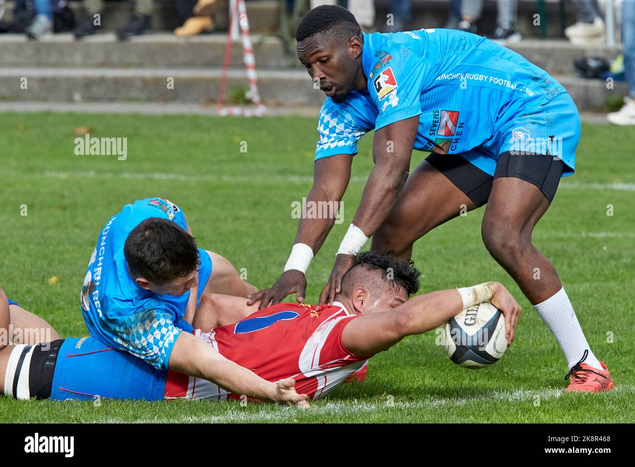 2022/23 DRV BL1 | München RFC vs Heidelberger RK. DARREN Tommy (Heidelberger RK HRK06). BOURNAC Thomas (Münchner RFC MRFC12). GOVULE Ramathan (Münc Foto Stock