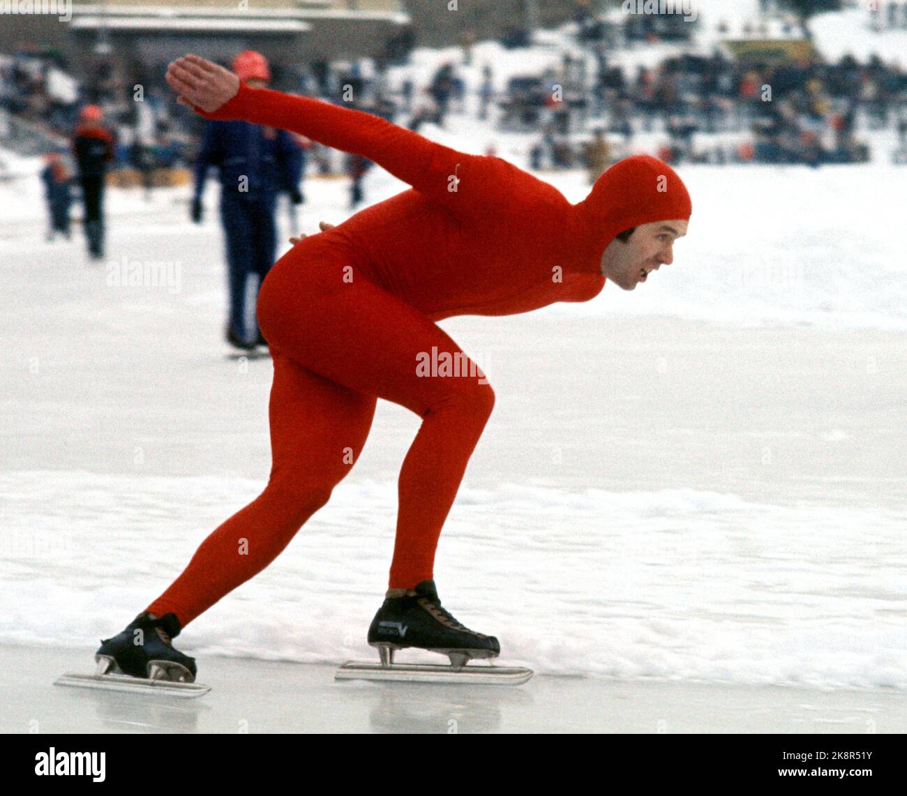 Larvik 1977-01-22/23: Campionato europeo di Pattinaggio 1977. I quattro skating-ace norvegesi copia la società dall'anno precedente, e prende i primi quattro posti nei campionati europei, nel seguente ordine: Storholt, Stenshjemmet, Sjøbrend e Stensen. Foto: Azione Jan Egil Storholt (NOR). Prese l'oro a 500m e 5000m anni. (Informazioni mancanti su quale razza si tratta). Foto: NTB / NTB Foto Stock