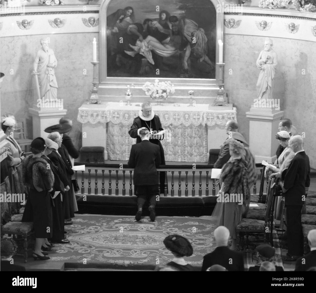 Oslo 19530510. La conferma del Principe Harald. Il principe Harald fu confermato da solo nella cappella del castello di Akershus. Foto: NTB Foto Stock