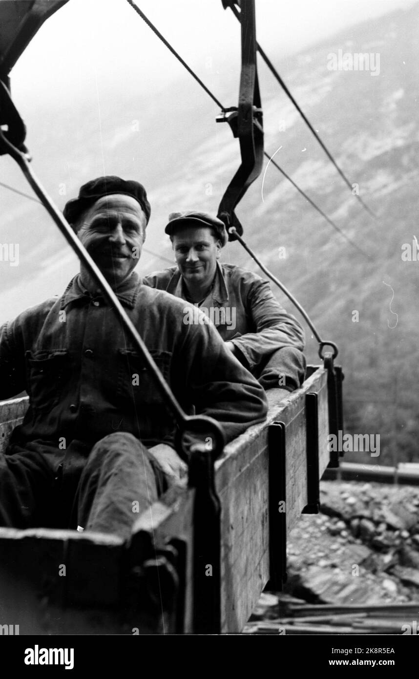 Sunndalsøra 19530912. Dallo stabilimento di Aura. La centrale di Aura fornirà energia elettrica alla centrale di alluminio di Sunndalsøra. Foto: Sverre A. Børretzen, corrente / NTB Foto Stock