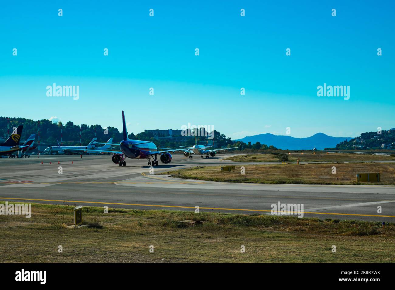 Kerkyra, Grecia - 09222022:WIZZ AEREO in preparazione per il Takeoff all'aeroporto di Corfù Foto Stock