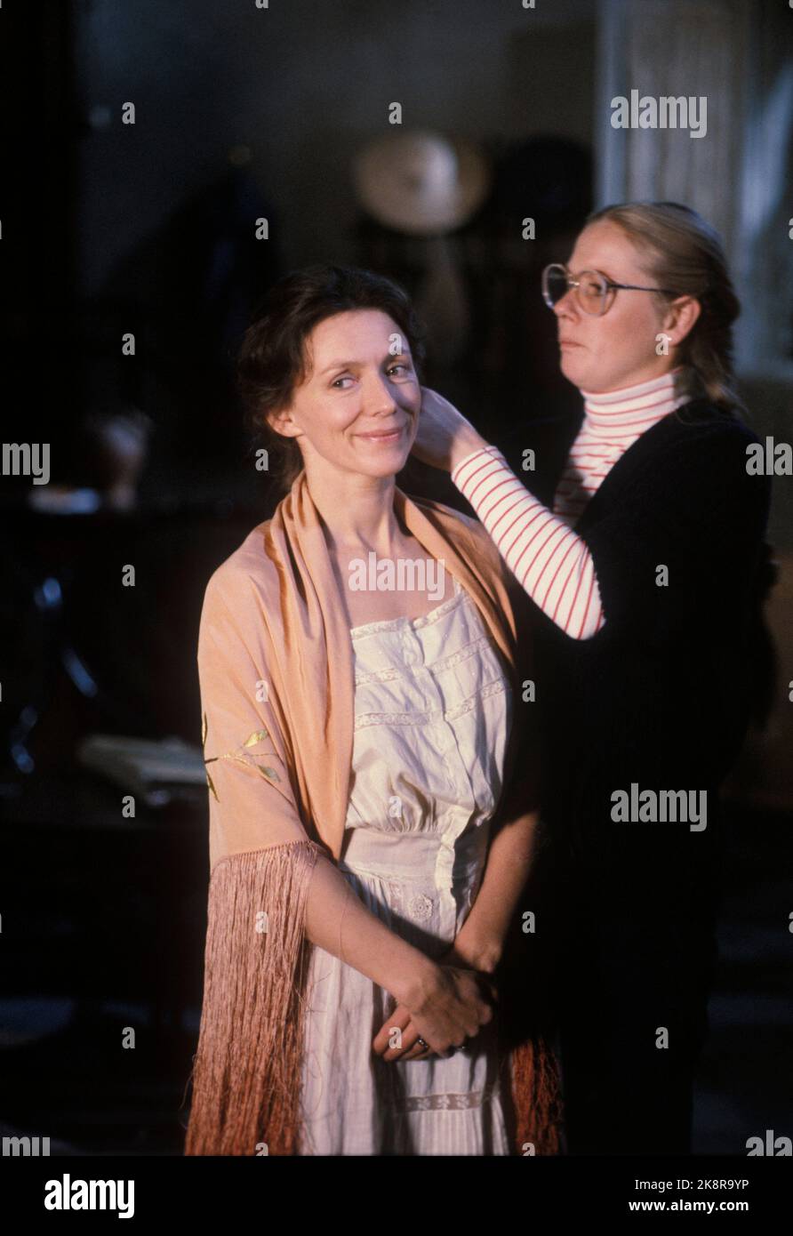 Oslo 1981 dicembre: Attore Katja Medbøe durante la registrazione di 'Jenny'. Foto: Henrik Laurvik / NTB Foto Stock