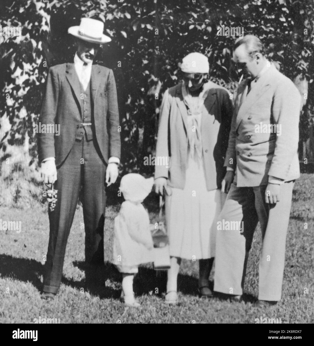 Bygdøy 1932 da V Kong Haakon, Principessa Ragnhild, Principessa della Corona Märtha e Principe della Corona Olav. Foto; ntb Foto Stock