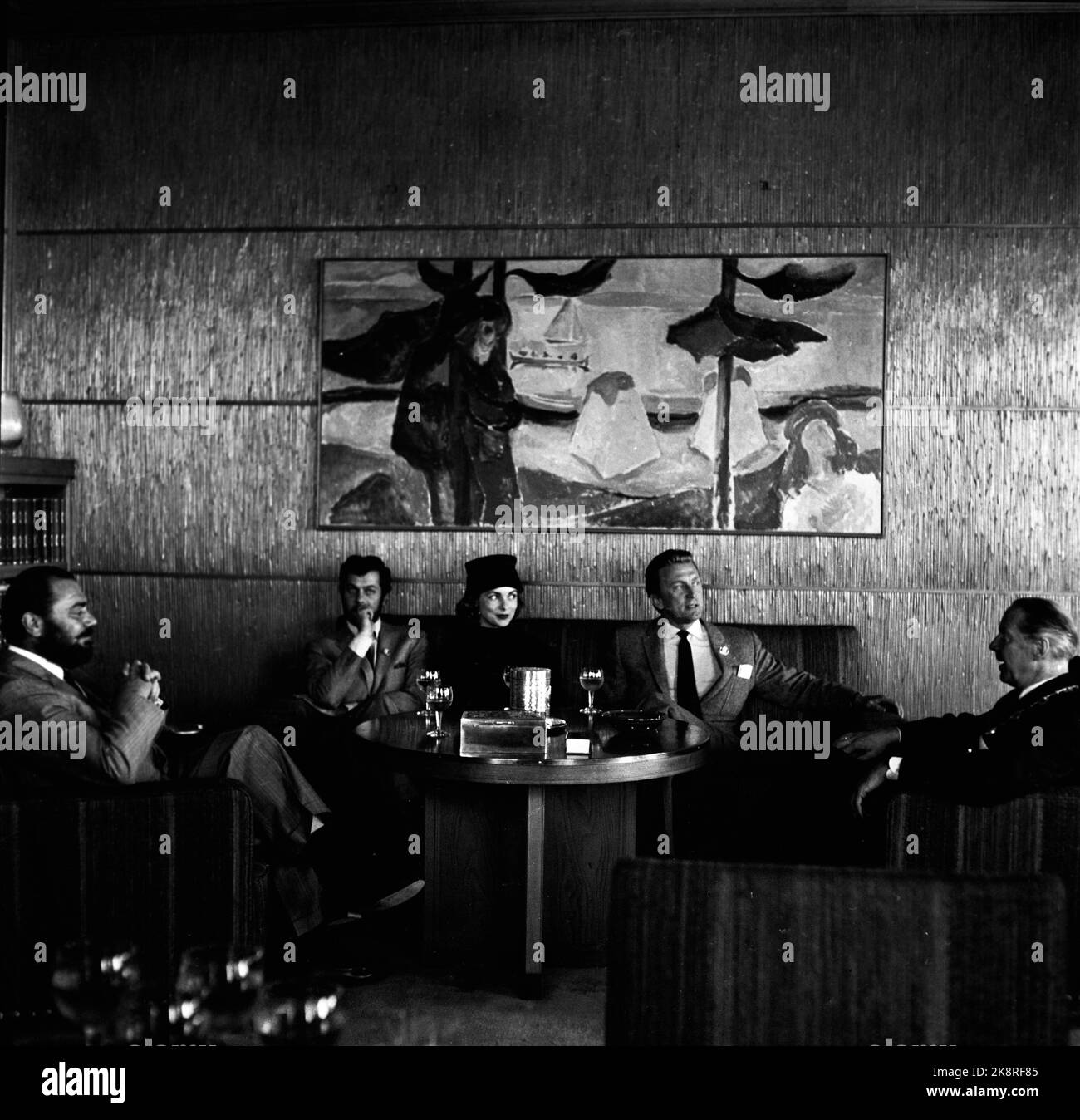 Oslo, 19570617. In connessione con la registrazione di Filme i Vichinghi (Vichinghi), gli attori hanno visitato il municipio e sindaco Rolf Stranger a Oslo. Ad es. Ernest Borgnine, Tony Curtis, Janet Leigh e Kirk Douglas. Foto: Jan Stage / NTB Foto Stock