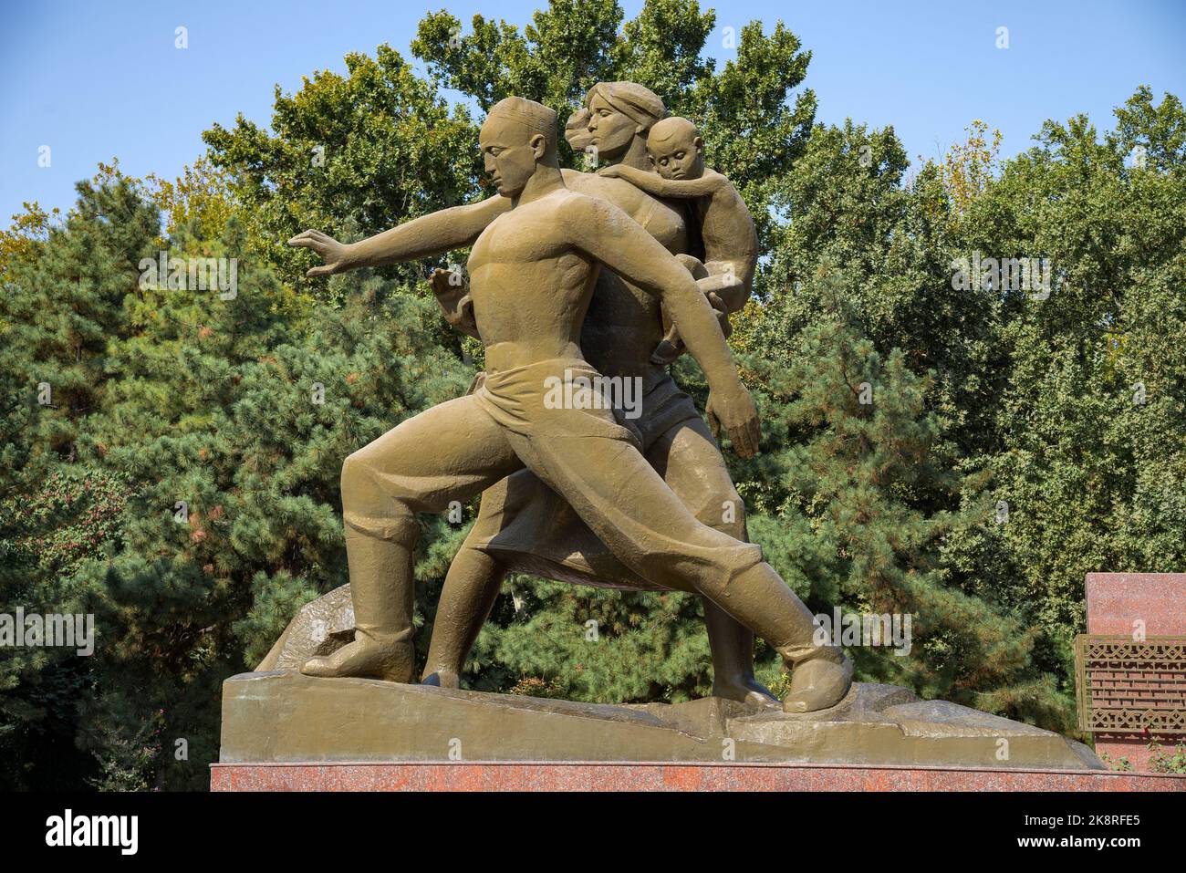 TASHKENT, UZBEKISTAN - 16 SETTEMBRE 2022: Il monumento 'coraggio' primo piano. Tashkent, Uzbekistan Foto Stock