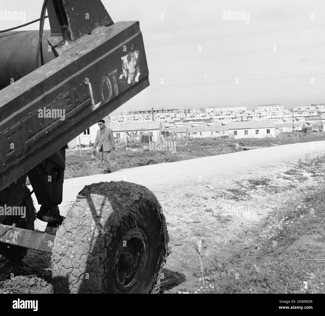 Israele 1958 marzo 'il 14 maggio 10 anni fa, Israele fu dichiarato uno Stato indipendente. Nel giro di poche ore, il giovane stato era in lotta per la vita e la morte con i suoi vicini arabi, ma è sopravvissuto. Da allora c'è stata una posizione più o meno arme, e in questi 10 anni una nuova società è stata calpestata dalla terra. ' Foto; Sverre A. Børretzen / corrente / NTB Foto Stock