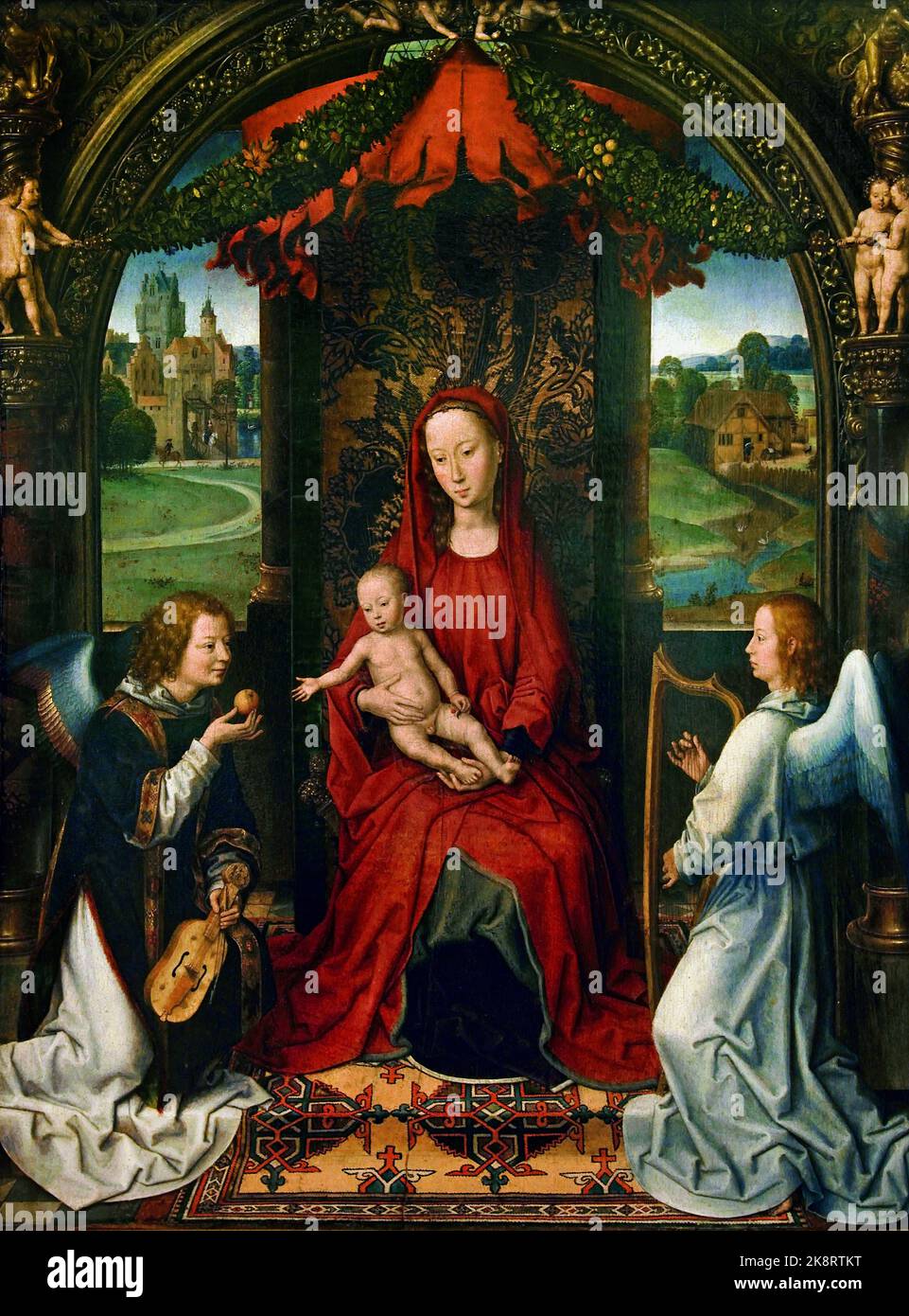 Madonna con Bambino intronizzata con gli angoli 1480 di Hans Memling - Memlinc (1430 – 1494) è stata una Foto Stock