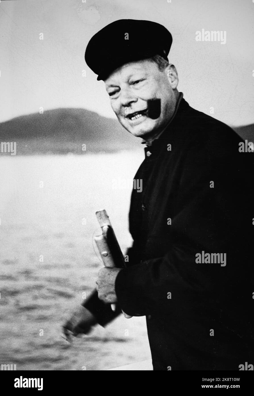 19680819. Il Ministro degli esteri Willy Brandt, della Germania occidentale, è in vacanza in Norvegia. Fotografato fuori Narvik dove era in un viaggio di pesca. Il ministro ha ottenuto tre saito, ma ha perso due. Brandt è in visita non ufficiale in Norvegia. Foto: NTB SPBEKEIL Foto Stock