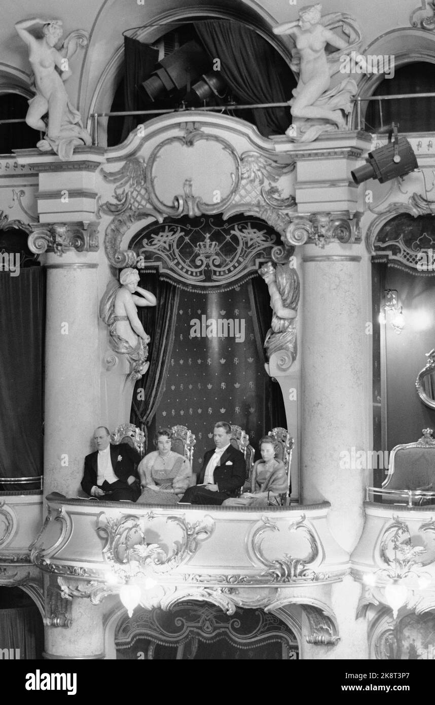 Oslo il 18 febbraio 1961. Alfred Maurstad è lodato per il suo lungo servizio nel mondo del teatro, sono 40 anni dal suo primo ruolo. Qui dal Teatro Nazionale dove Re Olav fu uno dei complimenti. Foto: Aage Storløkken / NTB / NTB Foto Stock