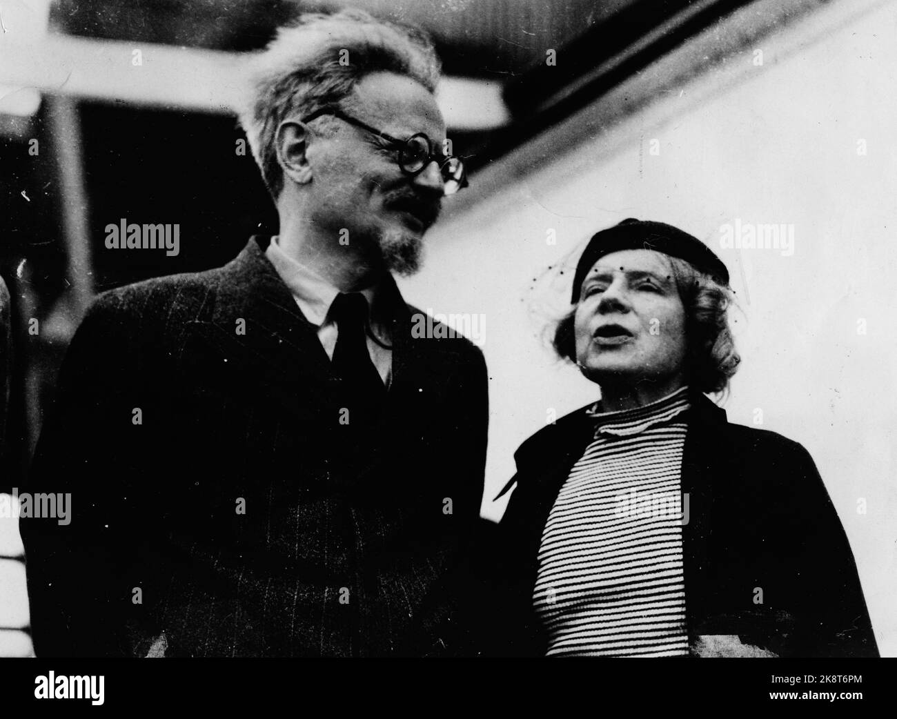 L'Atlantico 19370108. Leon Trotsky e sua moglie Natalia Sedova arrivarono pochi giorni dopo in Messico con la nave da carico norvegese 'Ruth'. Qui Trotsky era stato dato asilo dopo il suo esilio in Norvegia. Nel 1940 fu ucciso da agenti. Il politico Leon Trotsky / Lev Trotsky era rimasto in Norvegia nell'estate del 1936. In agosto doveva comparire in tribunale. Il processo si è concluso con l'espulsione dalla Norvegia a causa di. Attività politica illegale. Foto: NTB / NTB Foto Stock