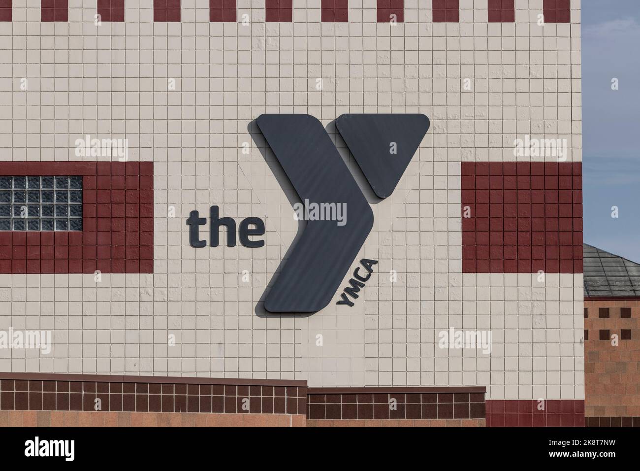 Troy - circa Ottobre 2022: YMCA del centro giovanile e fitness USA. YMCA lavora per portare giustizia sociale ai giovani e alle loro comunità. Foto Stock