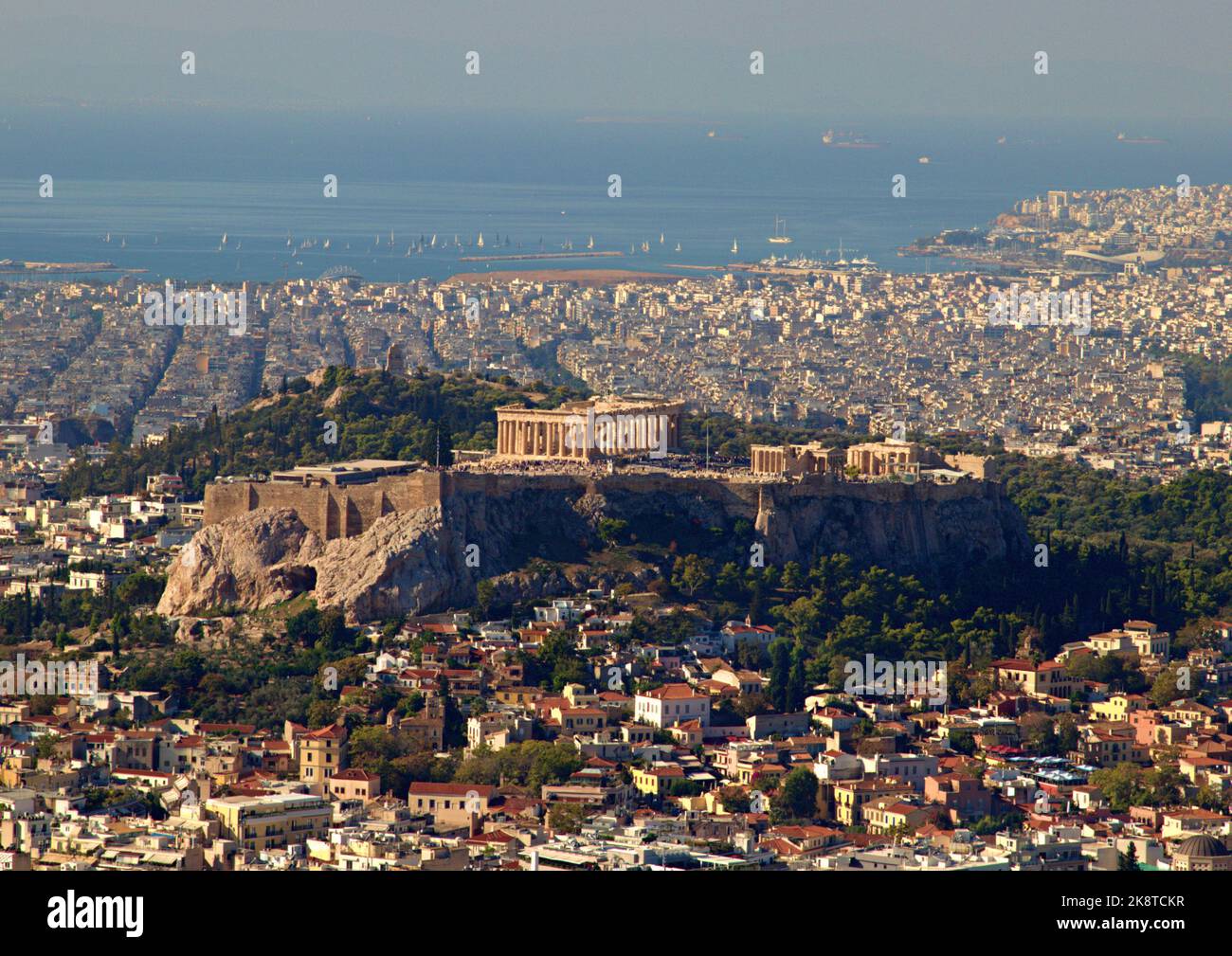 Ariel paesaggio urbano di Atene da Licabetto che mostra l'Acropoli Foto Stock