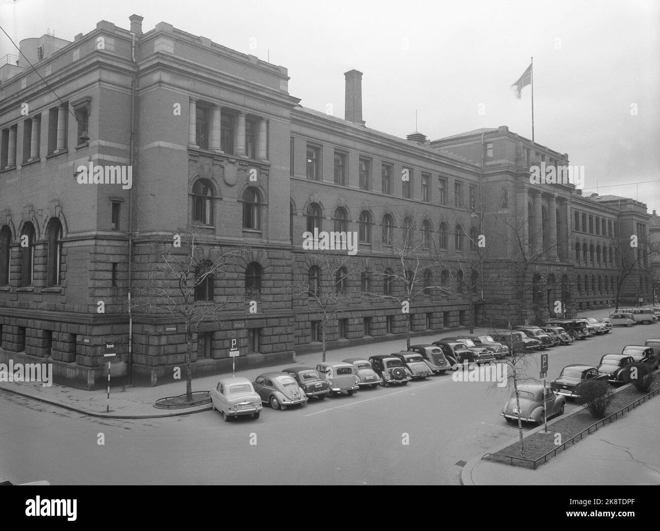 Oslo 19550507. Il tribunale di Oslo, dal 1996, l'edificio passa sotto il termine casa della Corte Suprema. Oggi si è rivolto ad Akersgata 40, dove la facciata principale si affaccia sul posto della Corte Suprema. L'edificio fu completato nel 1903 dopo che l'architetto Hans Jacob Sparre vinse il concorso nel 1895. Lo stile e' neo-rene. Foto Stock