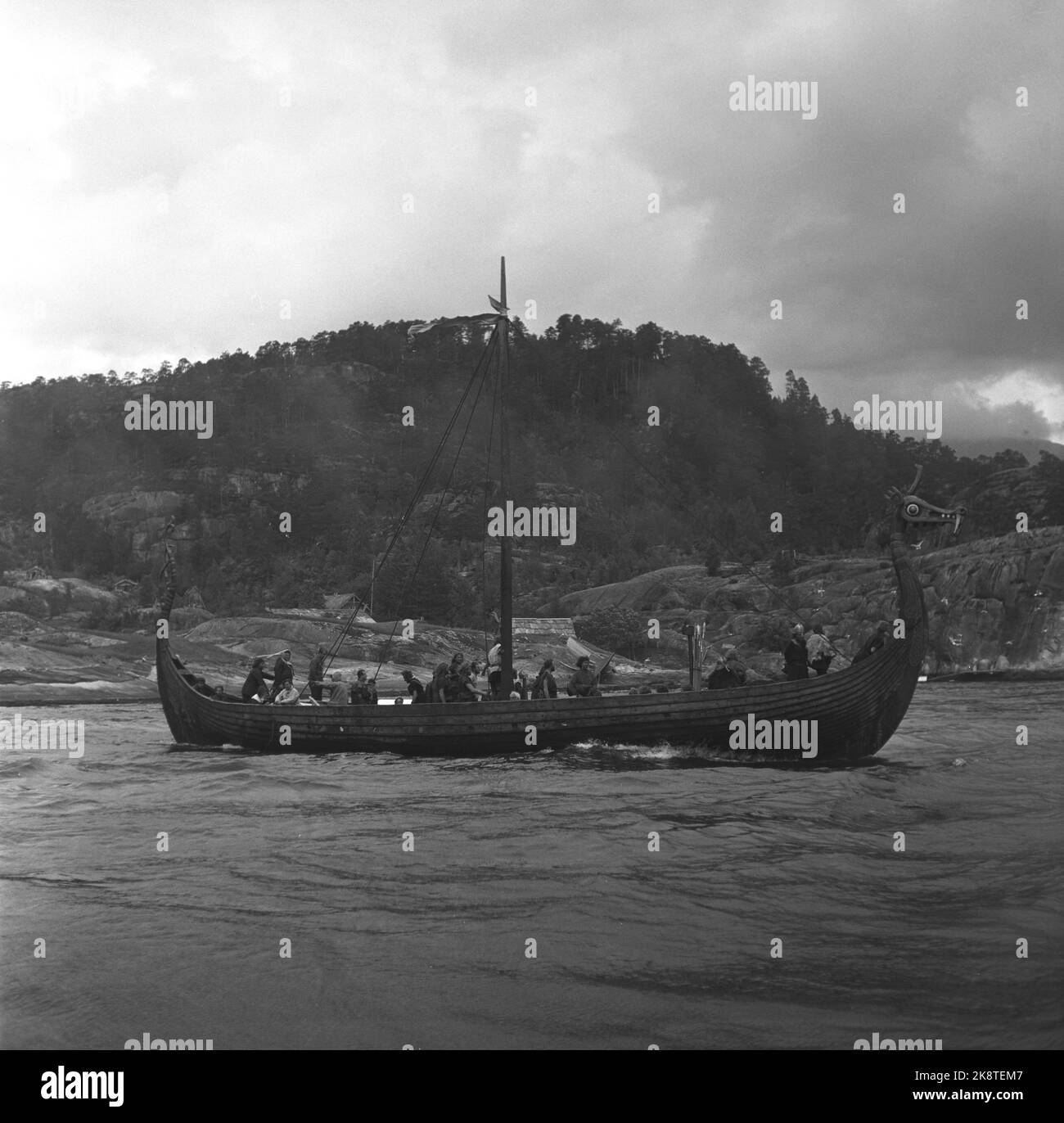 Oslo, 195705 la registrazione del film i Vichinghi (Vichinghi) sotto gli auspici di Richard Fleischer. È una nave vichinga che non è una copia corretta. Foto: Aage Storløkken / corrente Foto Stock
