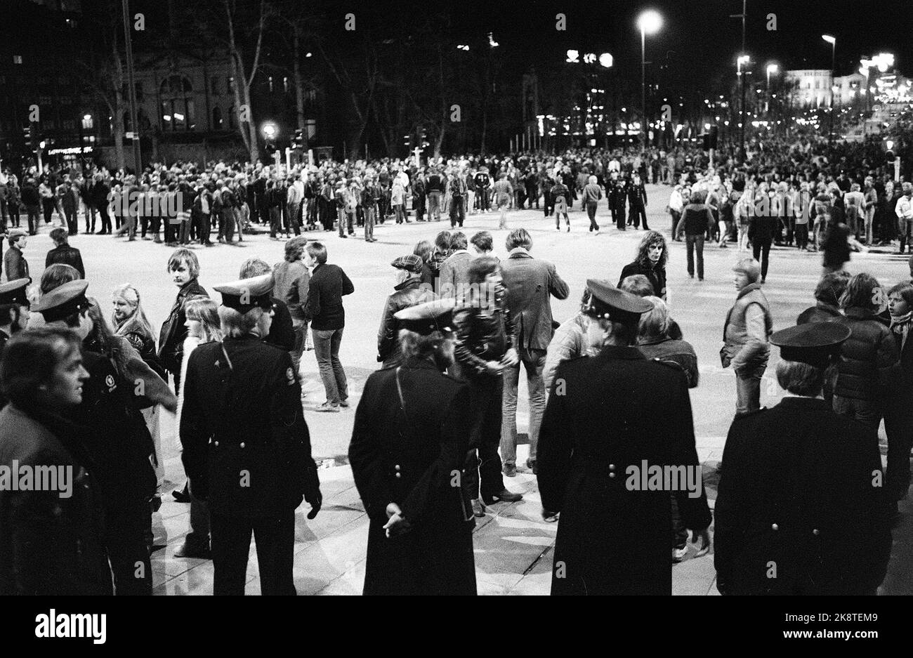Oslo 1981-05-01: Disordini a Oslo Maggio 1st. La polizia è pronta a disordini. Grandi forze di polizia nel centro di Oslo. Cavalli di polizia. L. 11951 Foto: Knut Olds / NTB / NTB - - la foto è di circa 5 MB - - Foto Stock