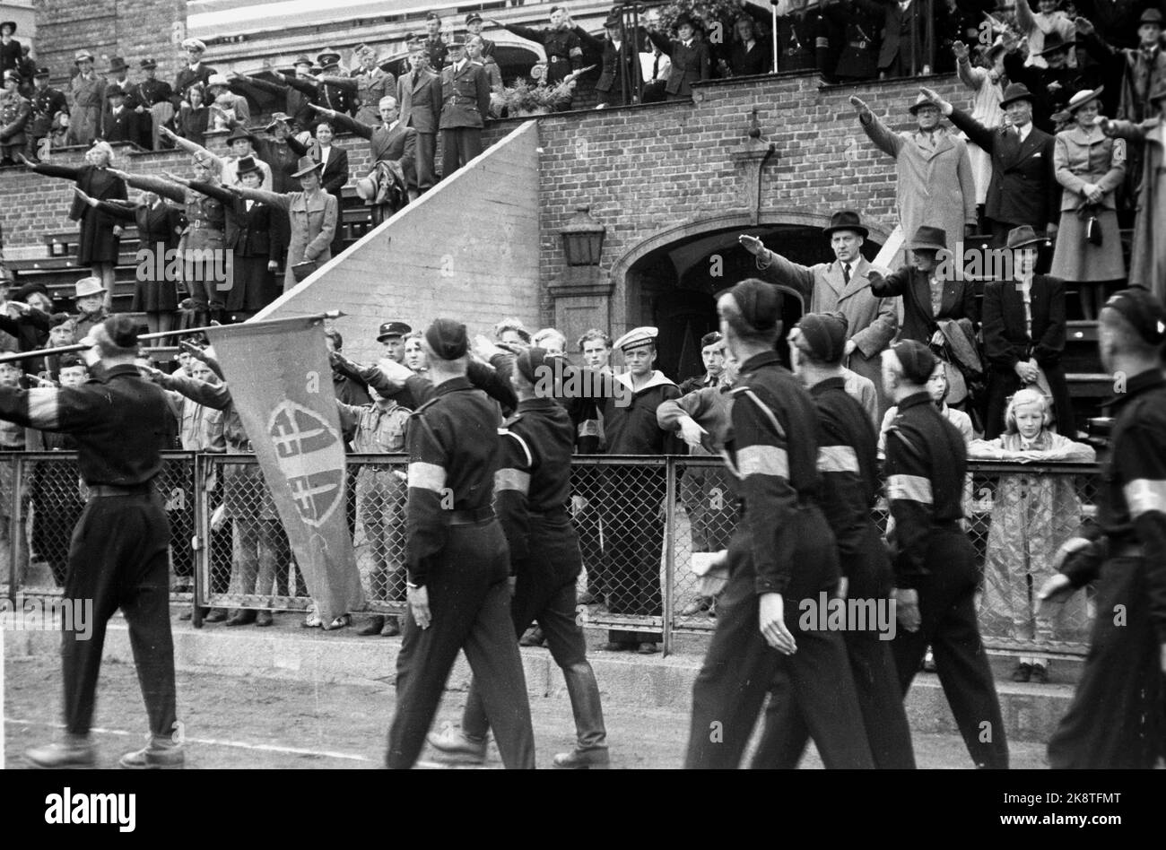 Oslo 1942 agosto. N.S.N.F.'s Summer Games 1942 (anche reg. Sui giocattoli estivi dei giovani 1942). Saluto nazista. Foto: Aage Kihle / NTB Foto Stock