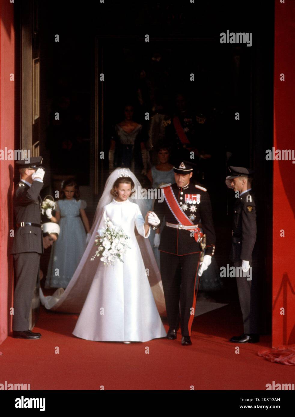 Attuale Ntb La Casa Reale Norvegese Uniforme Abiti Da Sposa Matrimonio attuale-ntb-la-casa-reale-norvegese-uniforme-abiti-da-sposa-matrimonio