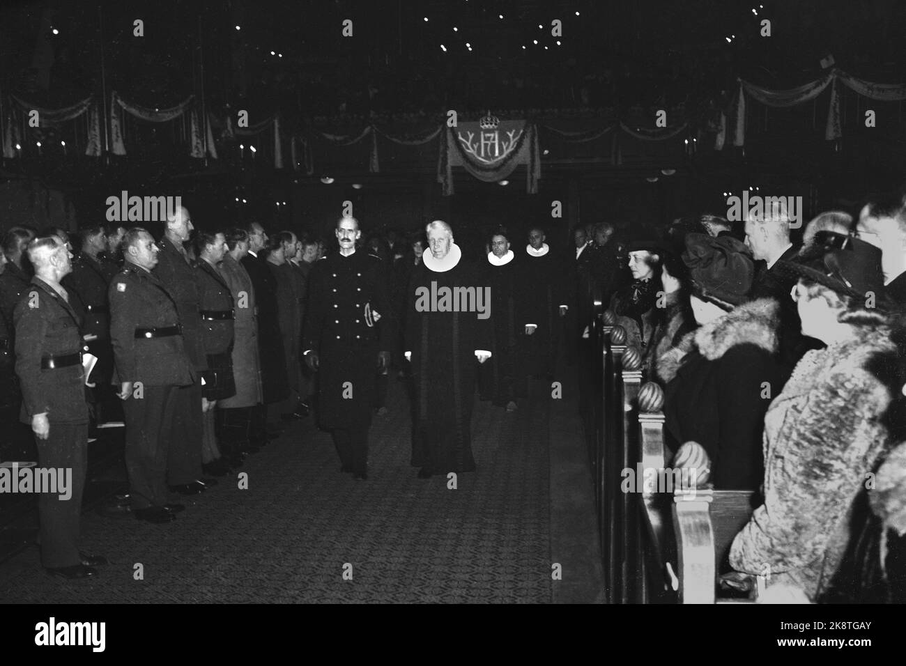 Oslo Novembre 1945. Giubileo del Re: Servizio religioso nella Chiesa del nostro Salvatore con il Re Haakon e la sua famiglia presenti. Foto: R.J. / Ntb Foto Stock