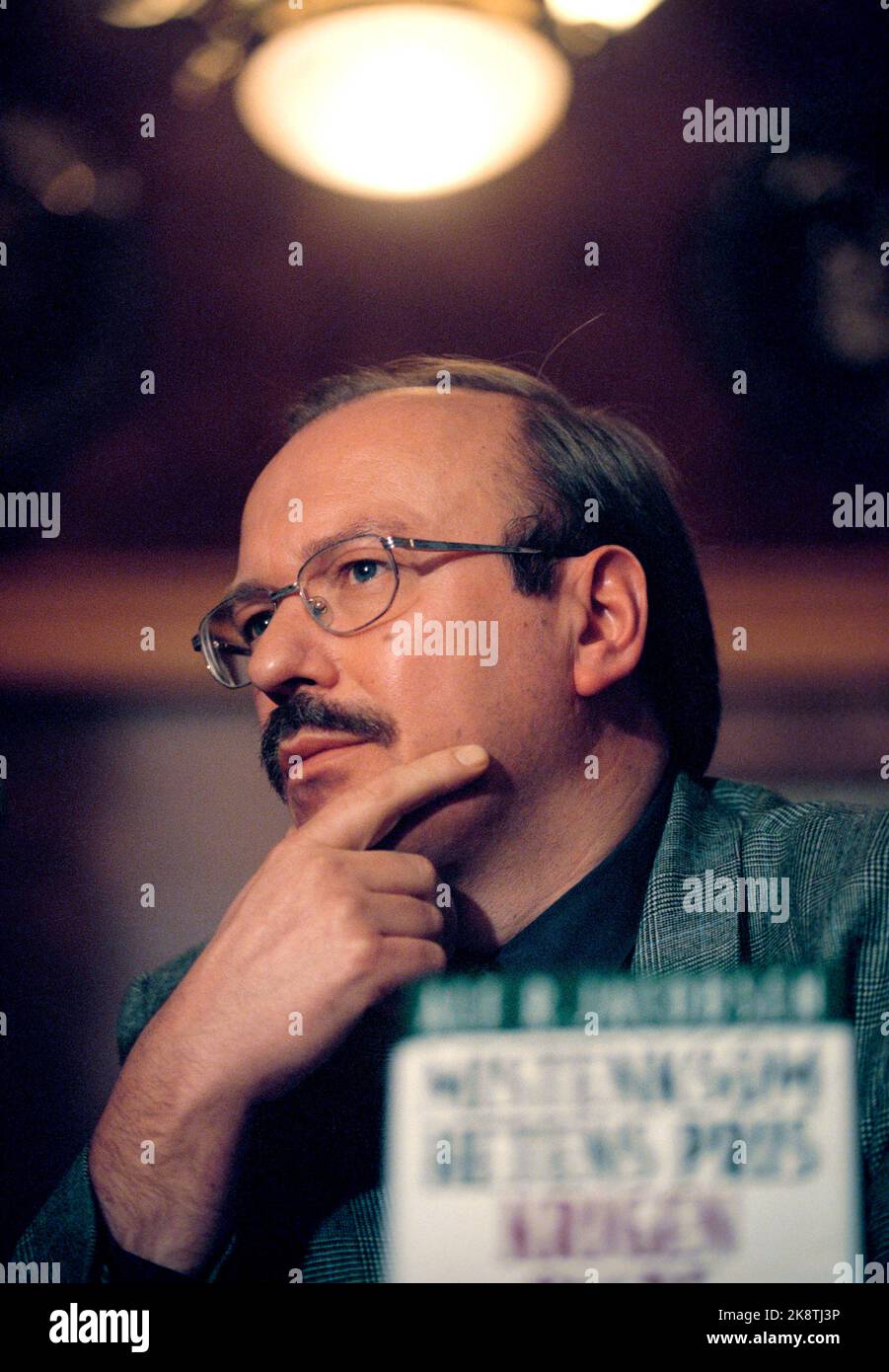 Oslo 19951109: L'autore Alf R. Jacobsen presenta il suo libro "il Premio del sospetto - la guerra ai servizi segreti". Foto: Gunnar Lier Scanfoto / NTB Foto Stock