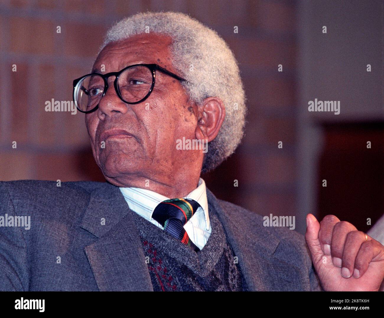 Oslo 19900129. Il leader ANC Walter Sisulu durante la visita in Norvegia. È stato nelle prigioni sudafricane per 25 anni, e ha scelto di visitare la Norvegia come primo paese al di fuori dell'Africa quando è stato rilasciato. Foto dado Odrås / NTB / NTB Foto Stock