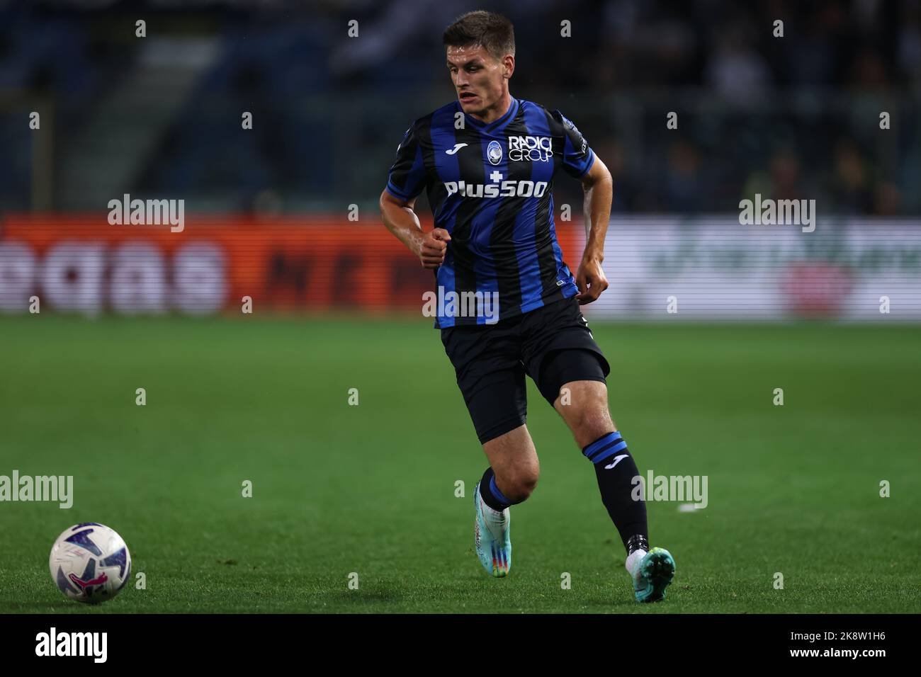 Bergamo, Italia, 23rd ottobre 2022. Joakim Maehle di Atalanta durante la Serie A match allo Stadio Gewiss di Bergamo. L'immagine di credito dovrebbe essere: Jonathan Moskrop / Sportimage Foto Stock