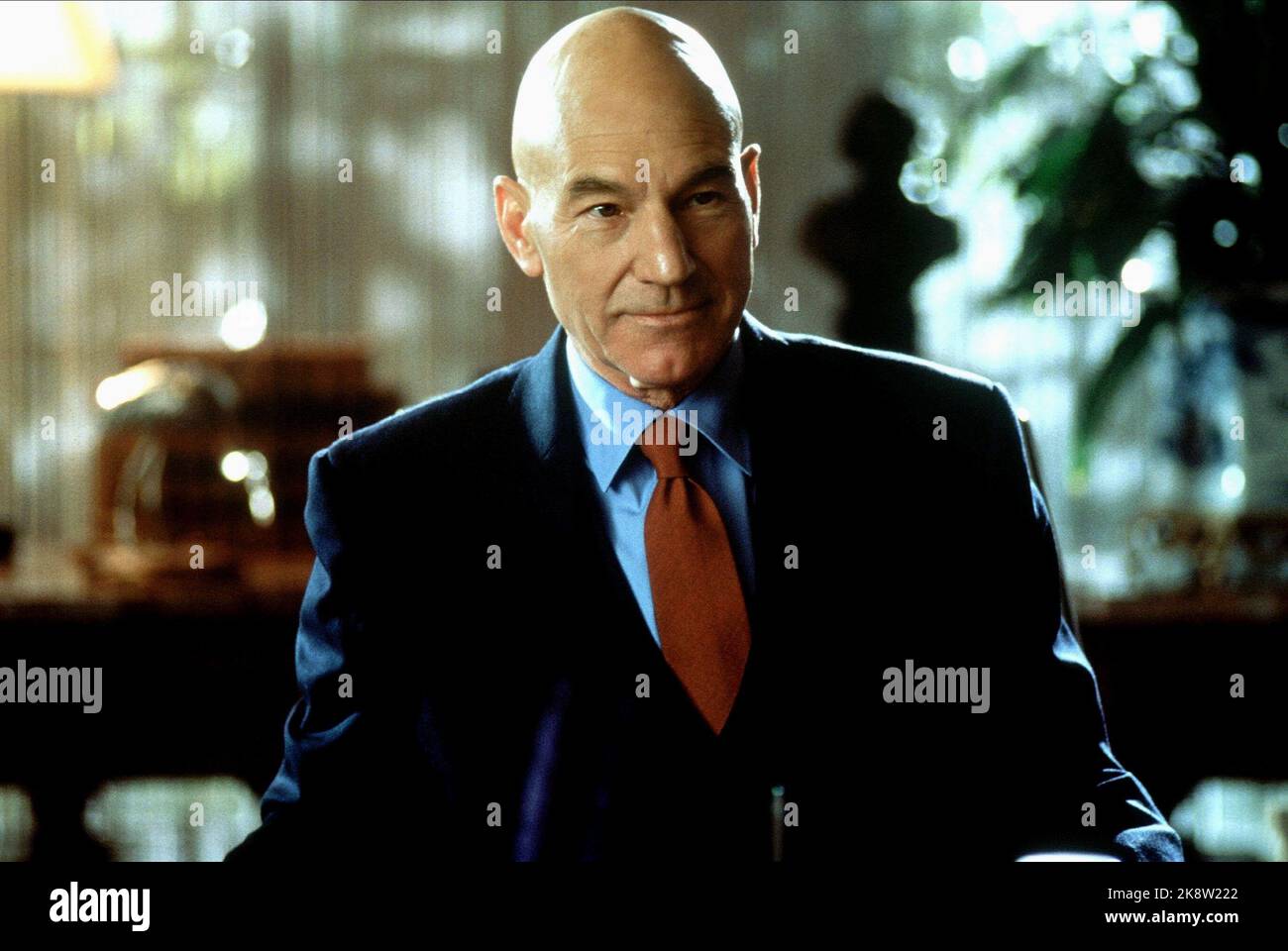 Patrick Stewart Film: X-Men (USA 2000) personaggi: Professor Charles Xavier regista: Bryan Singer 13 luglio 2000 **AVVISO** questa foto è solo per uso editoriale ed è il copyright di 20th CENTURY FOX e/o il fotografo assegnato dalla Film o dalla Production Company e può essere riprodotto solo da pubblicazioni in concomitanza con la promozione del suddetto Film. È richiesto un credito obbligatorio per 20th CENTURY FOX. Il fotografo deve essere accreditato anche quando è noto. Nessun uso commerciale può essere concesso senza l'autorizzazione scritta della Film Company. Foto Stock