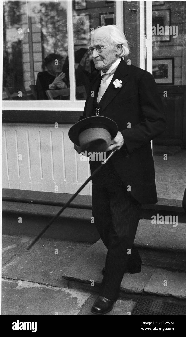 Bergen nella primavera del 1953. I primi giochi del festival. Molte persone famose di un'epoca passata sono state gesturate da attori. Qui Edvard Grieg che si è presentato a Troldhaugen. Fu interpretato dal cugino Schach Bull Foto: Ewoos Christensen / corrente / NTB. Foto Stock