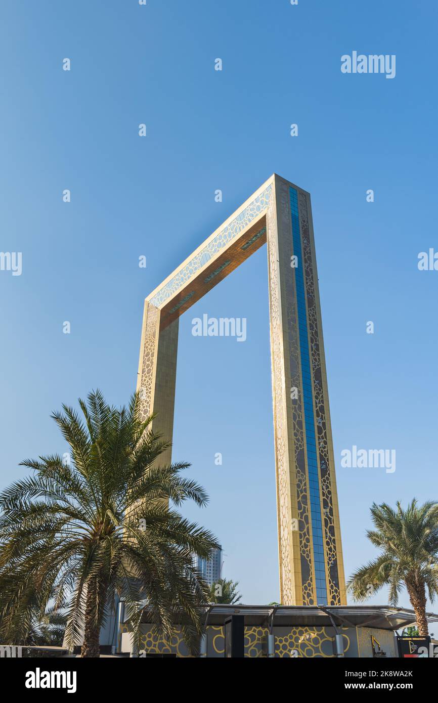 Dubai, Emirati Arabi Uniti - 2022 ottobre: Dubai Frame, un nuovo punto di riferimento di Dubai. Si tratta di un osservatorio, museo, monumento a Zabeel Park, Dubai, Emirati Arabi Uniti Foto Stock
